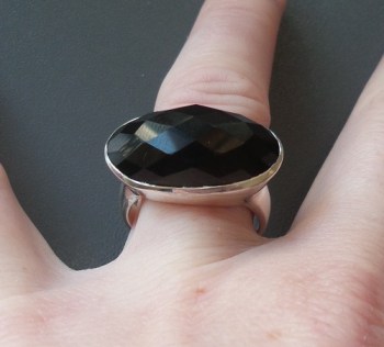 Zilveren ring gezet met ovale facet zwarte Onyx