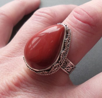 Zilveren ring rode Jaspis gezet in bewerkte setting 18.5 mm