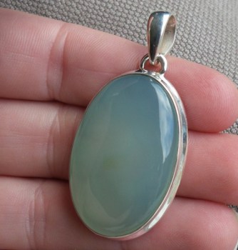 Zilveren hanger gezet met cabochon ovale aqua Chalcedoon