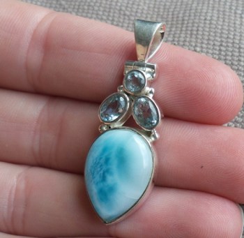 Zilveren hanger gezet met Larimar en drie blauwe Topazen