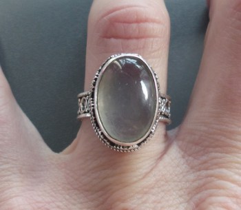Zilveren ring perzik Maansteen gezet in bewerkte setting 16.5 mm