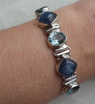 Zilveren armband met vierkante Kyaniet en facet blauw Topaas