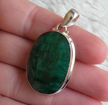 Zilveren hanger gezet met grote ovale facet Emerald