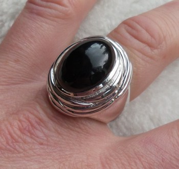 Zilveren ring gezet met cabochon zwarte Onyx 19 mm