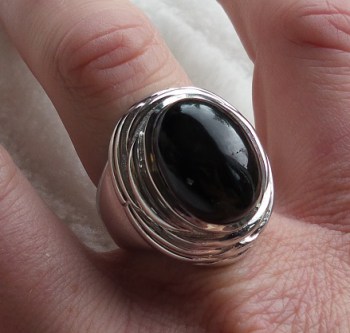 Zilveren ring gezet met cabochon zwarte Onyx 19 mm