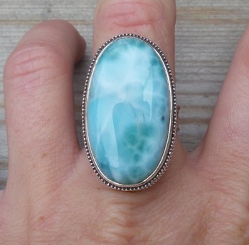 Zilveren ring grote ovale Larimar in bewerkte setting 18.5 mm