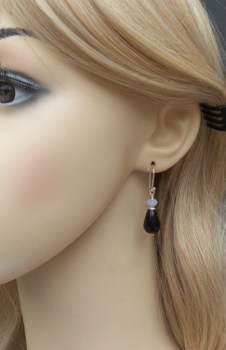 Zilveren oorbellen met zwarte Onyx en blauw Lace Agaat