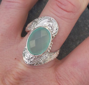 Zilveren ring gezet met ovale facet aqua Chalcedoon 19.7 mm