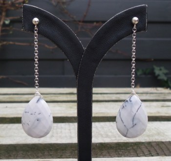 Zilveren lange oorbellen met Dendriet Opaal briolet