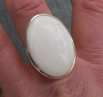 Zilveren ring gezet met brede ovale Scoleciet 18 mm