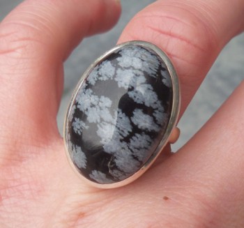 Zilveren ring gezet met ovale sneeuwvlok Obsidiaan 17.3 mm