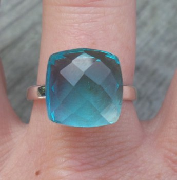 Zilveren ring gezet met blauw Topaas