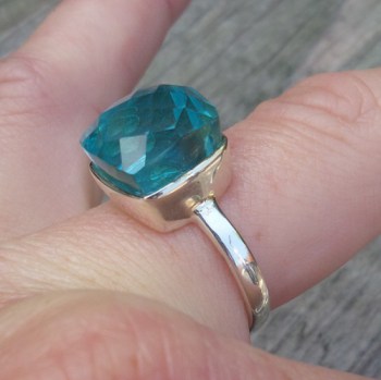 Zilveren ring gezet met blauw Topaas