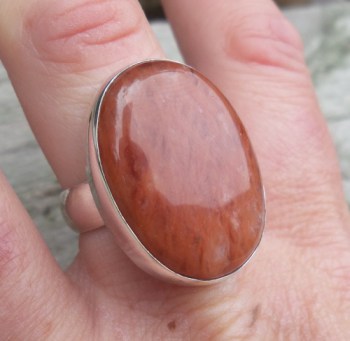 Zilveren ring gezet met Cherry quartz 18 mm