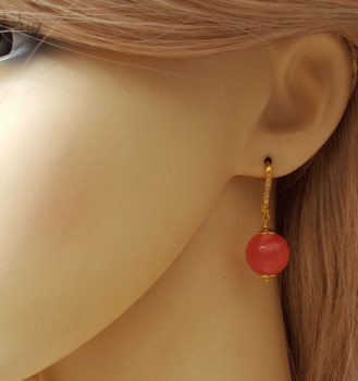 Vergulde oorbellen met Cherry quartz