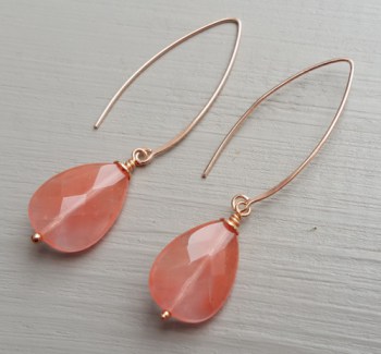 Rosé vergulde oorbellen met cherry quartz briolet