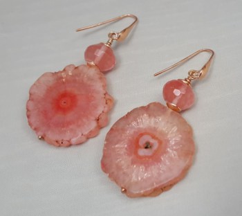 Rosé vergulde oorbellen met Solar kwarts en Cherry quartz