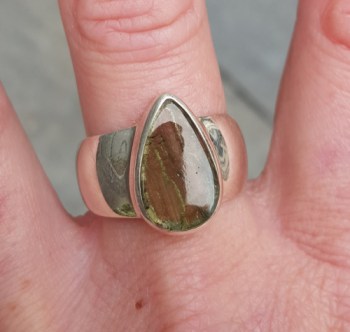Zilveren ring met druppelvormige cabochon geslepen Moldaviet 19