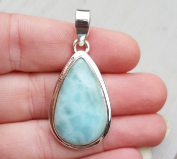 Zilveren hanger met druppelvormige cabochon geslepen Larimar