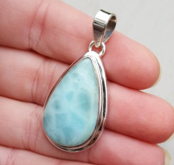 Zilveren hanger met druppelvormige cabochon geslepen Larimar