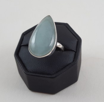 Zilveren ring gezet met druppelvormige cabochon Aquamarijn 18 mm