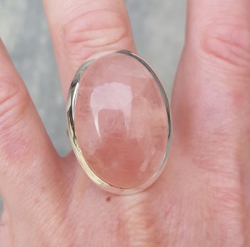 Zilveren ring gezet met grote ovale cabochon Rozenkwarts 19.3 mm
