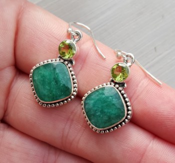 Zilveren oorbellen gezet met Emerald en Peridot