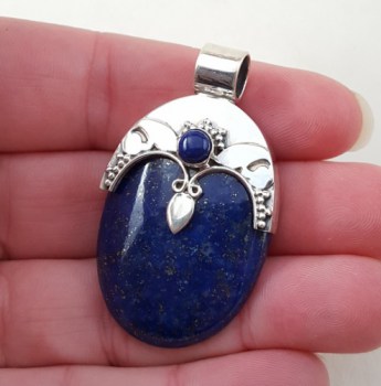 Zilveren hanger gezet met ovale en ronde Lapis Lazuli