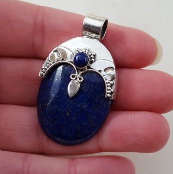 Zilveren hanger gezet met ovale en ronde Lapis Lazuli