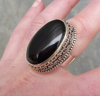 Zilveren ring met grote ovale cabochon Onyx bewerkte setting 19 