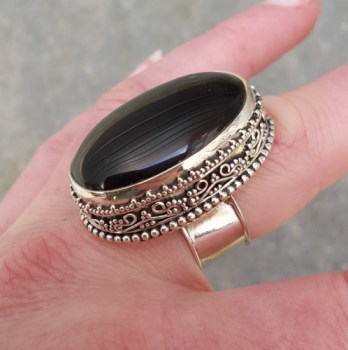 Zilveren ring met grote ovale cabochon Onyx bewerkte setting 19 