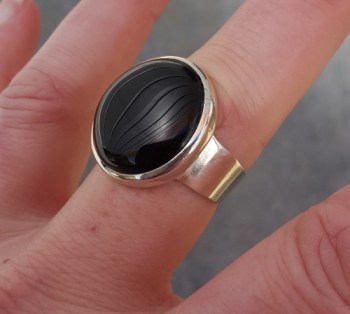 Zilveren ring gezet met ronde zwarte Onyx 19 mm