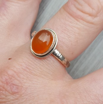 Zilveren ring gezet met ovale cabochon geslepen Carneool 19