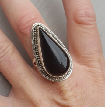 Zilveren ring gezet met grote druppelvormige Onyx 19 mm