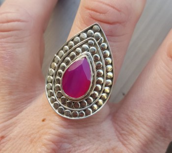 Zilveren ring druppelvormige fuchsia roze Chalcedony verstelbaar