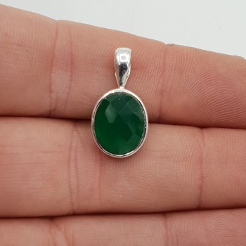 Zilveren hanger met kleine ovale facet groene Onyx