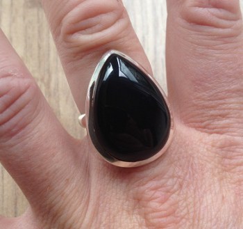Zilveren ring met brede cabochon Onyx ring maat 18.5 mm