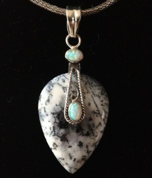 Zilveren edelsteen hanger met Dendriet Opaal en fire Opaal