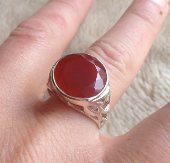 Zilveren edelsteen ring met ronde Carneool ring maat 18 mm.