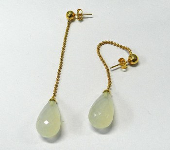 Vergulde lange oorbellen met witte Onyx briolet