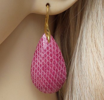 Vergulde oorbellen met druppel van roze Slangenhuid
