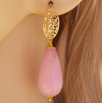 Vergulde oorbellen met licht roze Jade briolet