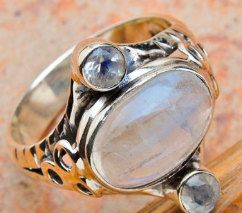 Zilveren edelsteen ring ovale Maansteen en facet Maansteen 19 mm