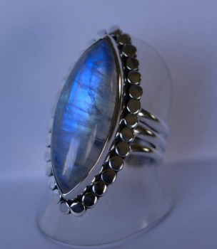 Zilveren edelsteen ring ovale regenboog Maansteen 17.5 mm