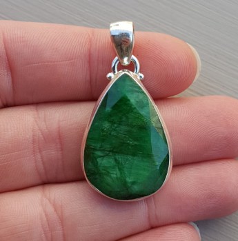 Zilveren edelsteenhanger druppelvormige facet geslepen Emerald