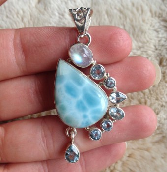 Zilveren hanger gezet met Larimar, blauw Topaas en Maansteen