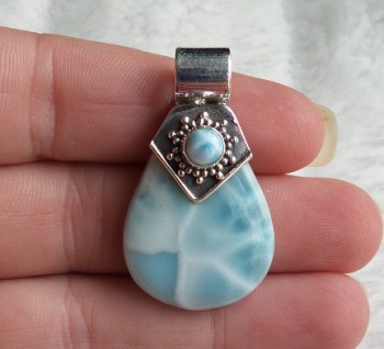 Zilveren hanger gezet met Larimar