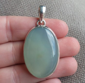 Zilveren hanger gezet met cabochon ovale aqua Chalcedoon