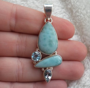 Zilveren hanger gezet met Larimar en blauw Topaas