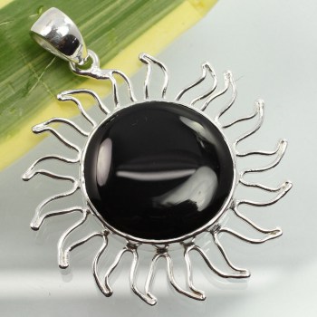Zilveren hanger zon gezet met zwarte Onyx